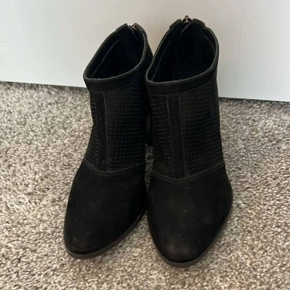 CHOCOLAT BLU Black Suede Ankle Boots‎ Bootie back zipper 36 6 Nubuck Leather NEW